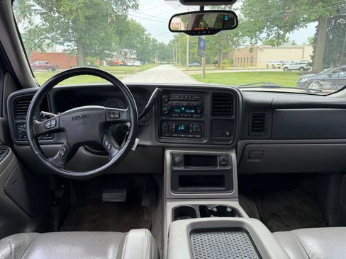 Used 2006 GMC Yukon XL SLT w/ SLT Preferred Equipment Group RWD image 13