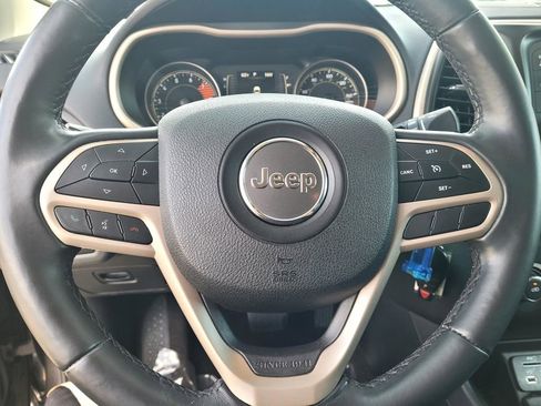 Used 2018 Jeep Cherokee Latitude w/ Altitude Package FWD image 20
