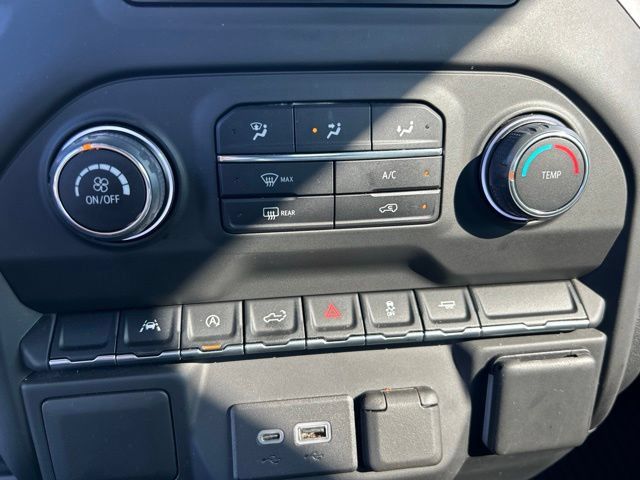 Used 2022 Chevrolet Silverado 1500 Custom RWD image 10