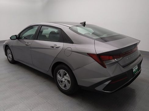 Used 2024 Hyundai Elantra SE FWD image 3