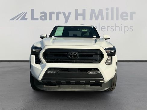 Certified 2025 Toyota Tacoma SR5 image 8