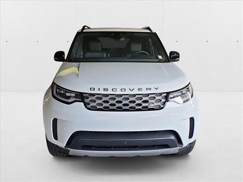 New 2025 Land Rover Discovery S image 2