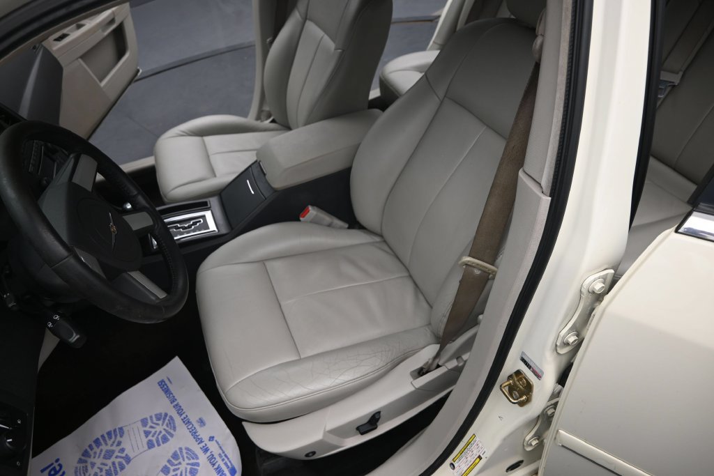 Used 2005 Chrysler 300 Touring w/ Sound Group RWD image 19