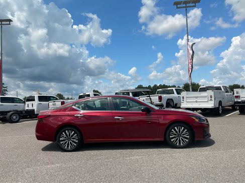 Used 2025 Nissan Altima 2.5 SV FWD image 4