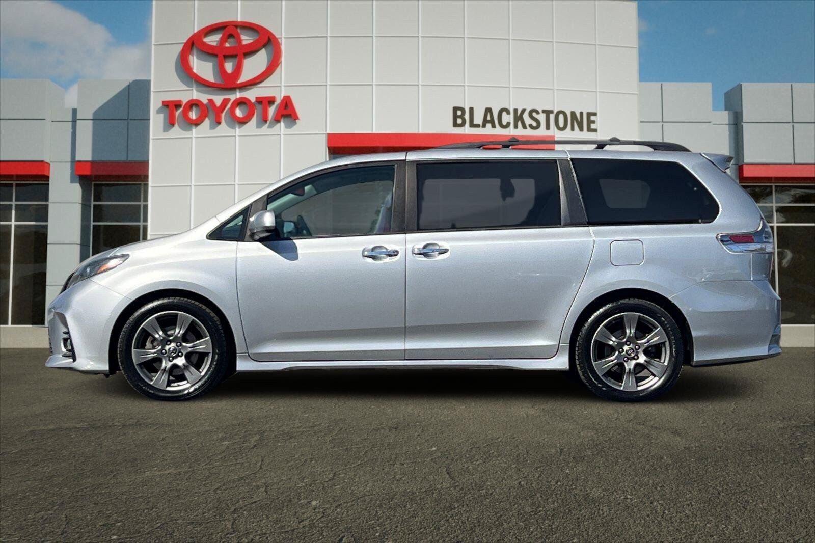 Used 2020 Toyota Sienna SE w/ Carpet Mat Package FWD image 6
