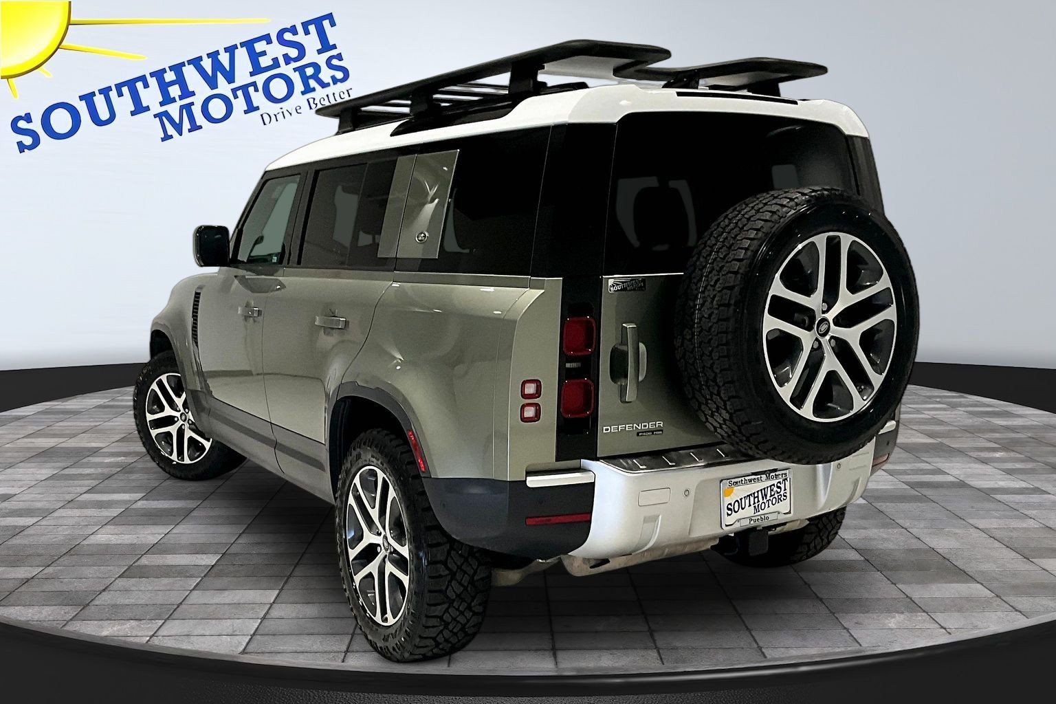 Used 2020 Land Rover Defender 110 HSE AWD/4WD image 5