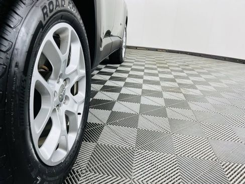 Used 2018 Jeep Renegade Latitude image 5