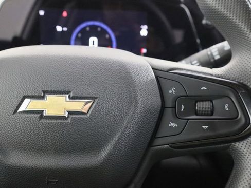Used 2025 Chevrolet Trax LT FWD image 10