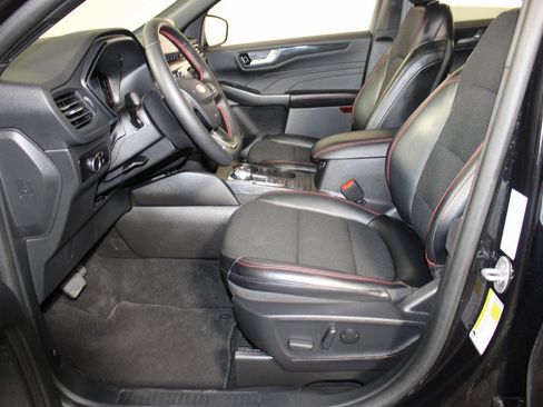 Certified 2025 Ford Escape ST-Line image 10