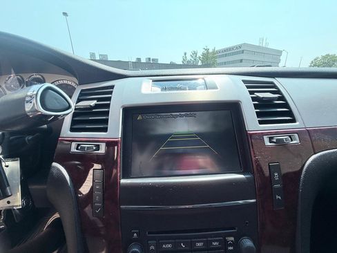 Used 2012 Cadillac Escalade Luxury AWD/4WD image 17