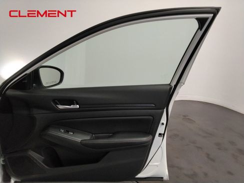 Used 2025 Nissan Altima 2.5 SV image 37