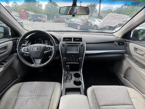 Used 2015 Toyota Camry SE FWD image 10