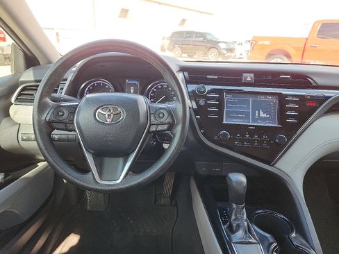Used 2020 Toyota Camry L image 9