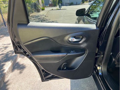 Used 2020 Jeep Cherokee Trailhawk w/ Cold Weather Group image 20