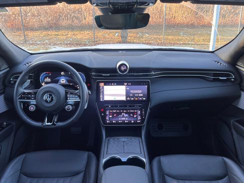 Used 2023 Maserati Grecale Modena image 2