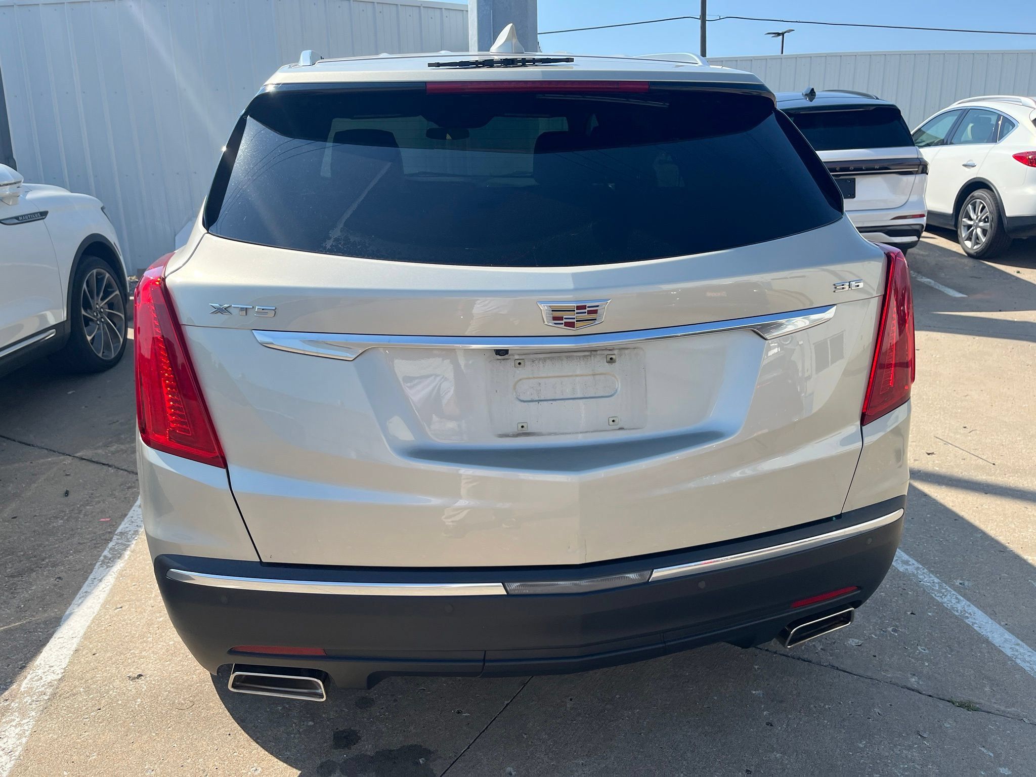 Used 2017 Cadillac XT5 Premium Luxury FWD image 5