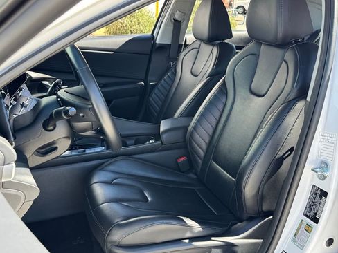 Used 2025 Hyundai Elantra Limited image 29