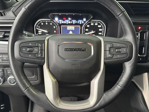 Used 2021 GMC Yukon Denali w/ Denali Premium Package image 18