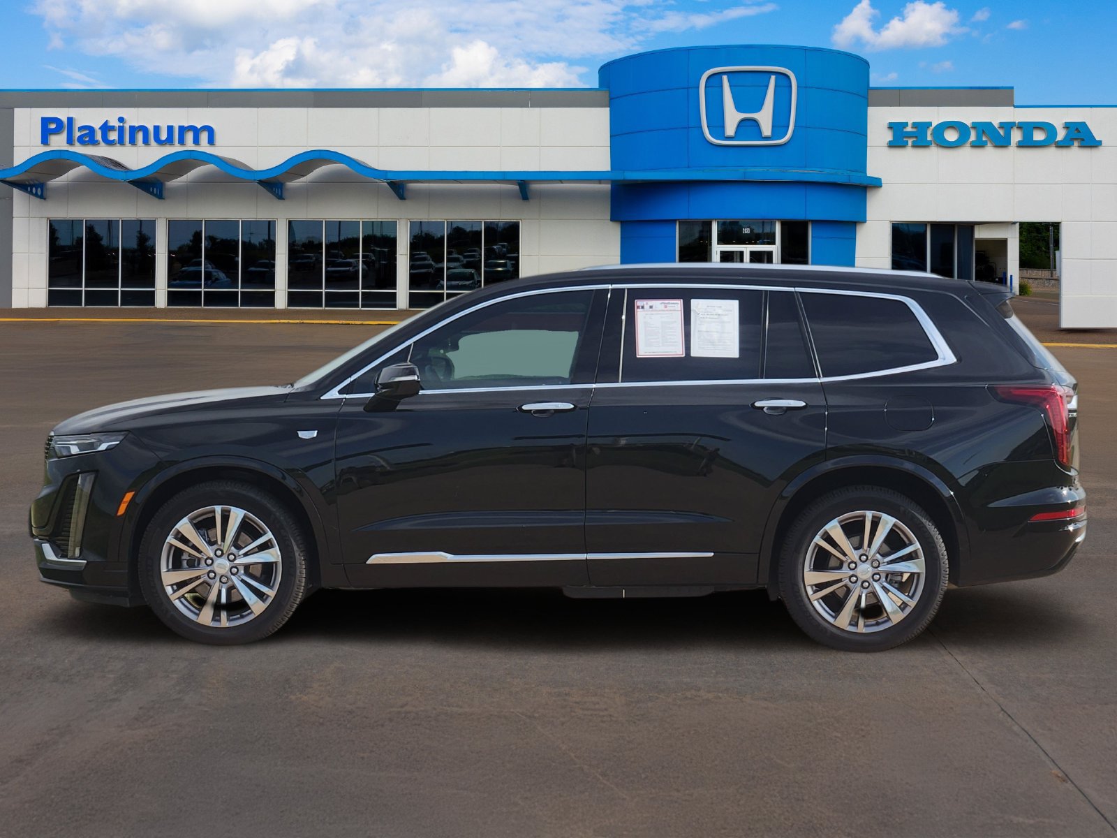 Used 2023 Cadillac XT6 Premium Luxury FWD image 3