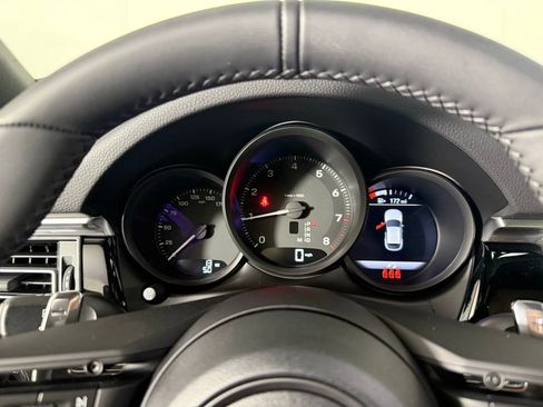 New 2025 Porsche Macan image 38