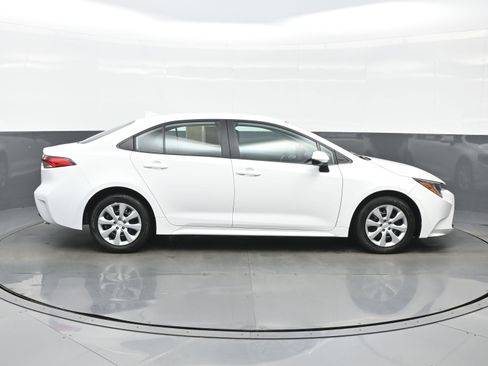Used 2024 Toyota Corolla LE image 7