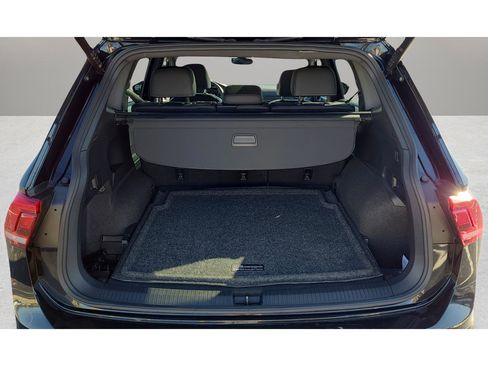 Used 2024 Volkswagen Tiguan SEL R-Line image 26