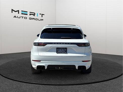 Used 2021 Porsche Cayenne GTS w/ Premium Package image 8