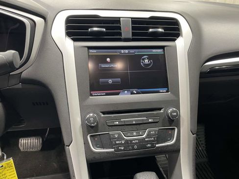 Used 2016 Ford Fusion SE FWD image 12