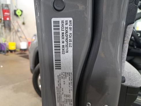 Certified 2023 Jeep Compass Latitude AWD/4WD image 33