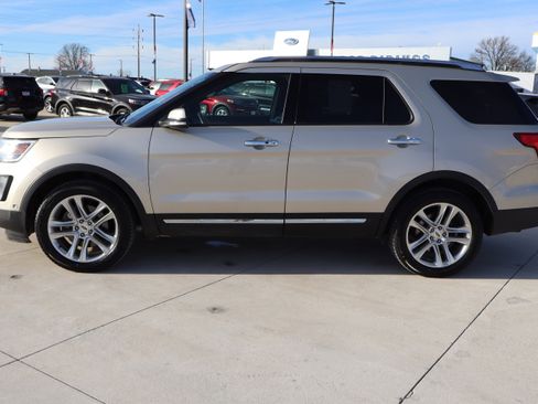 Used 2017 Ford Explorer Limited w/ Equipment Group 301A image 9