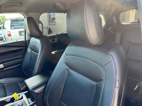 Used 2021 Ford Explorer Limited w/ Class III Trailer Tow Package AWD/4WD image 14