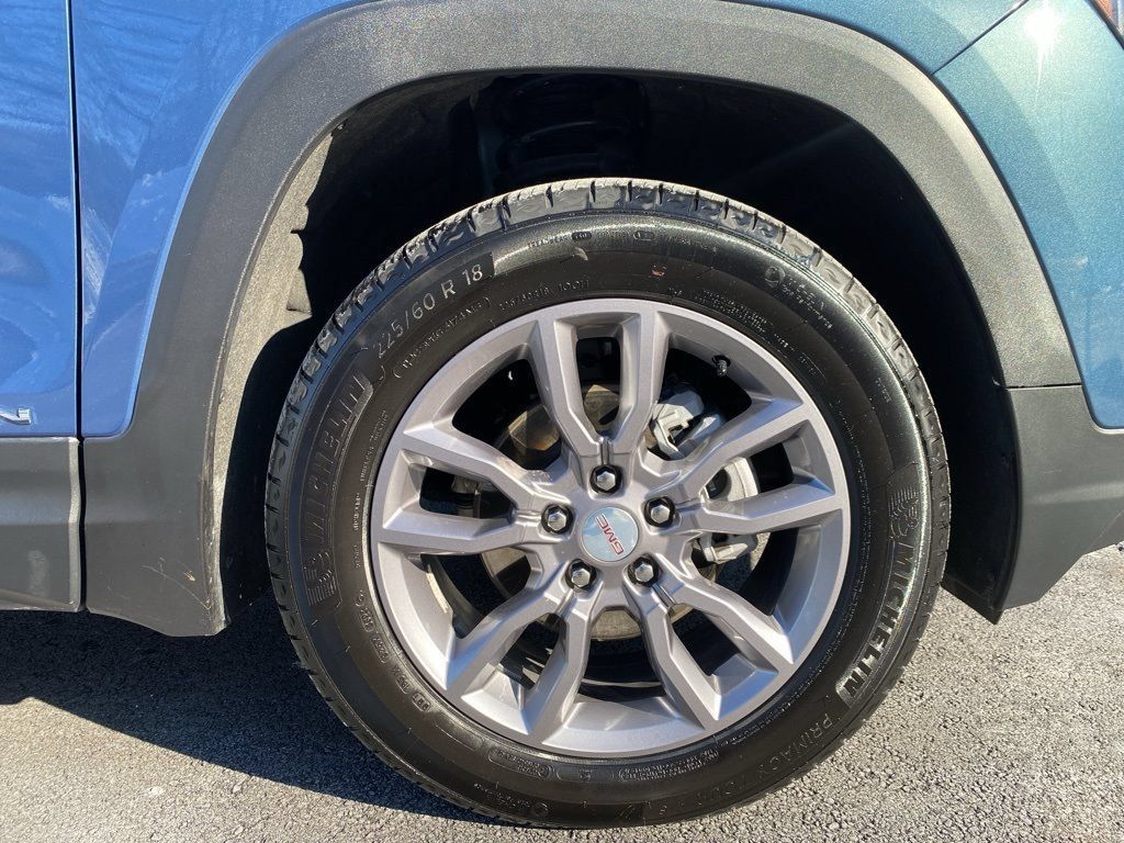 Used 2024 GMC Terrain SLT w/ Tech Package AWD/4WD image 9