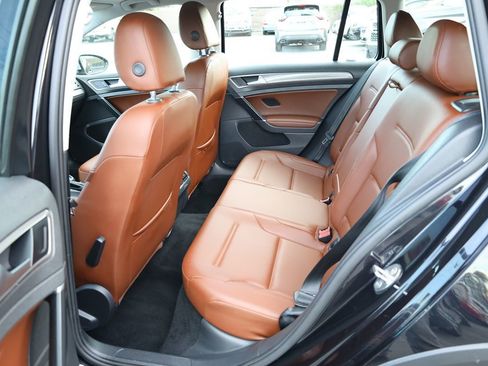 Used 2017 Volkswagen Golf S image 14