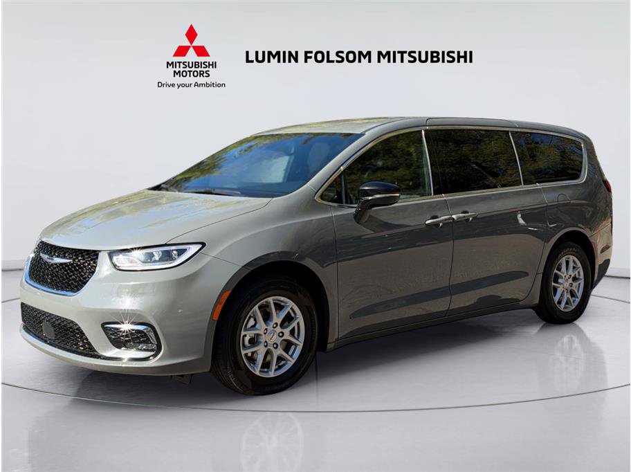 Used 2025 Chrysler Pacifica Select FWD image 1