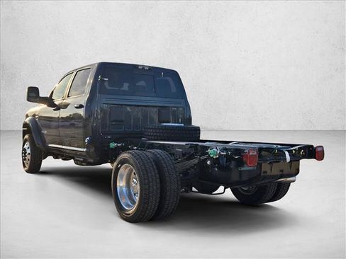 New 2026 RAM 4500 4x4 Crew Cab DRW w/ Laramie Trim Package image 9