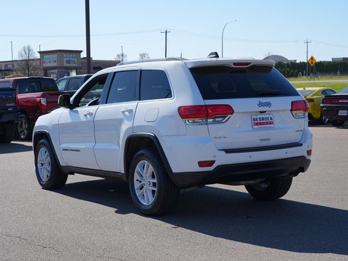 Used 2018 Jeep Grand Cherokee Laredo AWD/4WD image 5