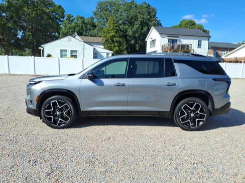Used 2025 Chevrolet Traverse High Country FWD image 4