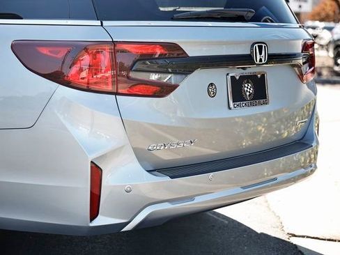 New 2026 Honda Odyssey Touring image 9