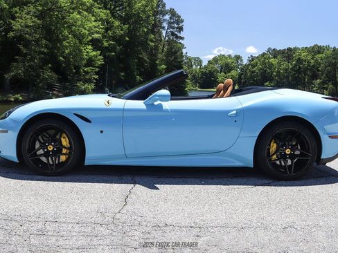 Used 2015 Ferrari California T RWD image 3