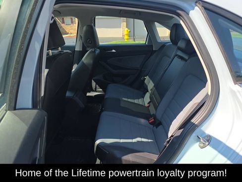 Used 2025 Volkswagen Jetta SE w/ Sunroof Package FWD image 5