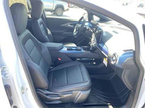 New 2025 Chevrolet Equinox EV LT image 27