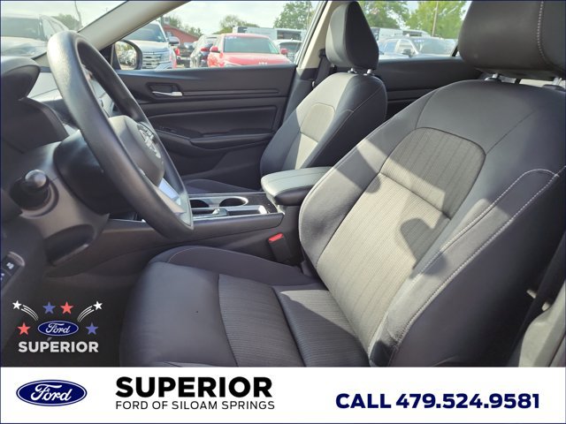 Used 2024 Nissan Altima 2.5 SV FWD image 12