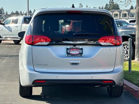 New 2026 Chrysler Voyager LX image 5