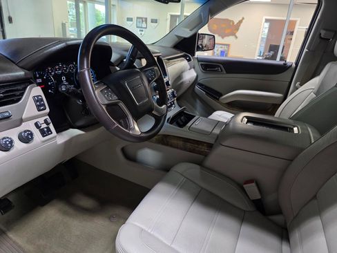 Used 2017 GMC Yukon XL Denali w/ Open Road Package AWD/4WD image 16