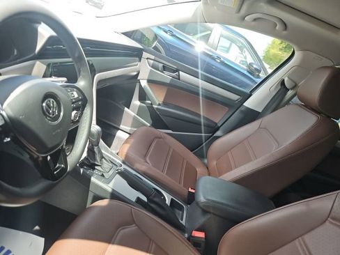 Used 2021 Volkswagen Passat 2.0T SE image 6