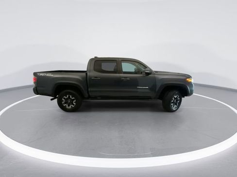 Used 2022 Toyota Tacoma TRD Off-Road w/ TRD Premium Off Road Package image 5