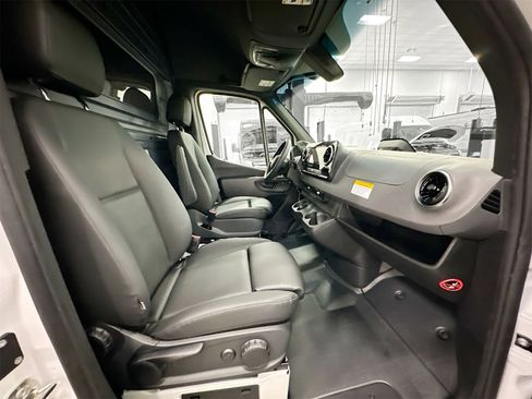 New 2025 Mercedes-Benz Sprinter 2500 image 24