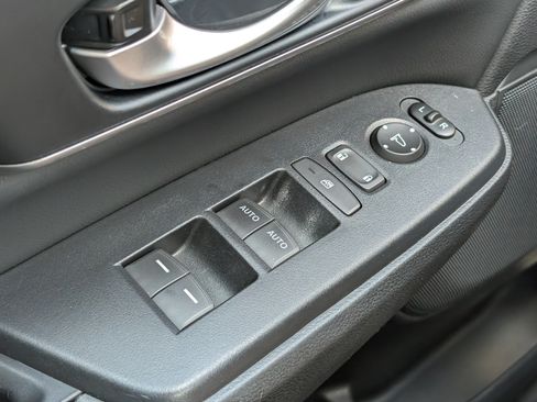 Used 2019 Honda CR-V Touring image 25