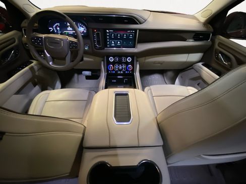 Used 2024 GMC Yukon Denali w/ Denali Reserve Package image 3