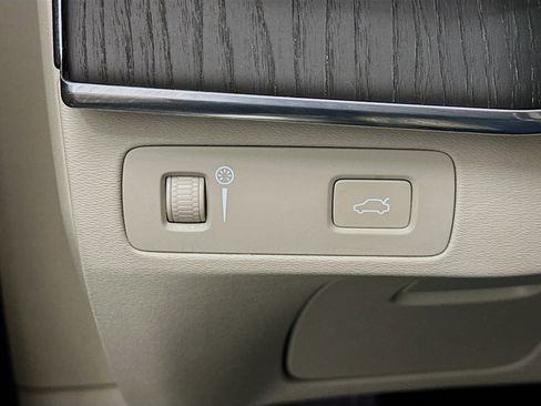 Used 2020 Volvo XC90 T5 Momentum image 17